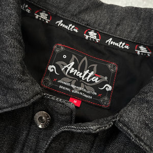 Close-up of the Anatta inner label and lining on the Fenikkusu dark grey Japanese denim jacket