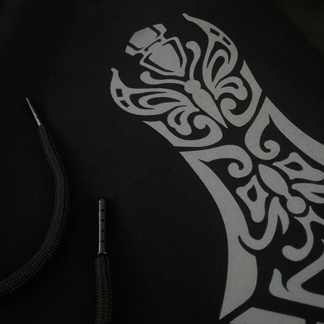 Kabura-ya - a close-up of a design of the traditional Japanese arrow printed on the Japanese style black sweatpants-2
