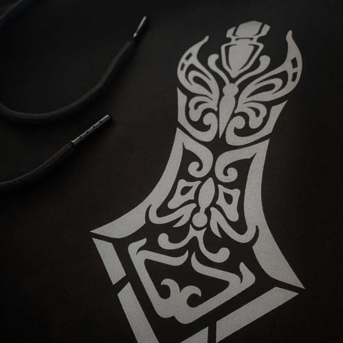 Kabura-ya - a close-up of a design of the traditional Japanese arrow printed on the Japanese style black sweatpants-1